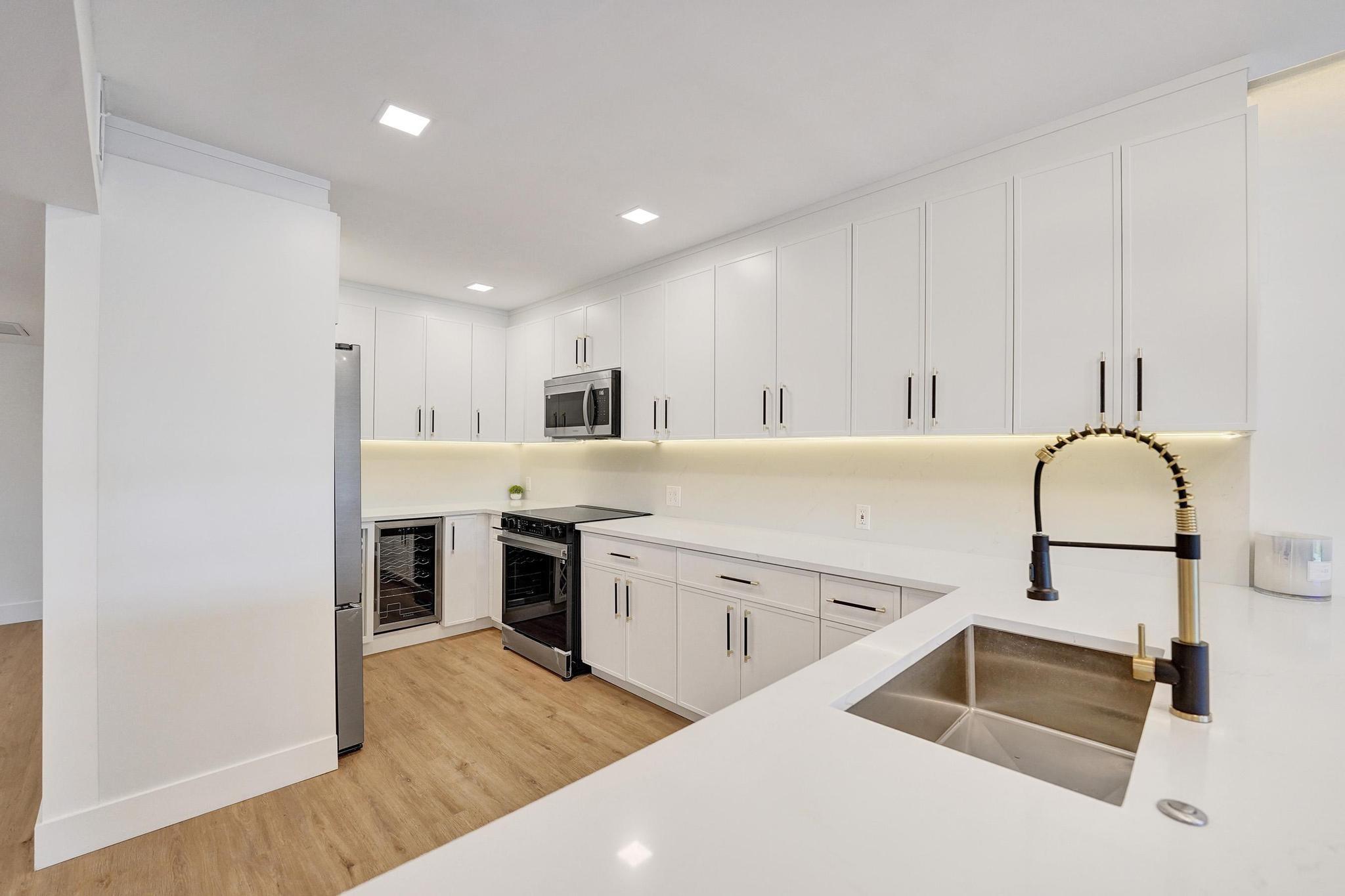 3300 N Palm Aire Dr 401