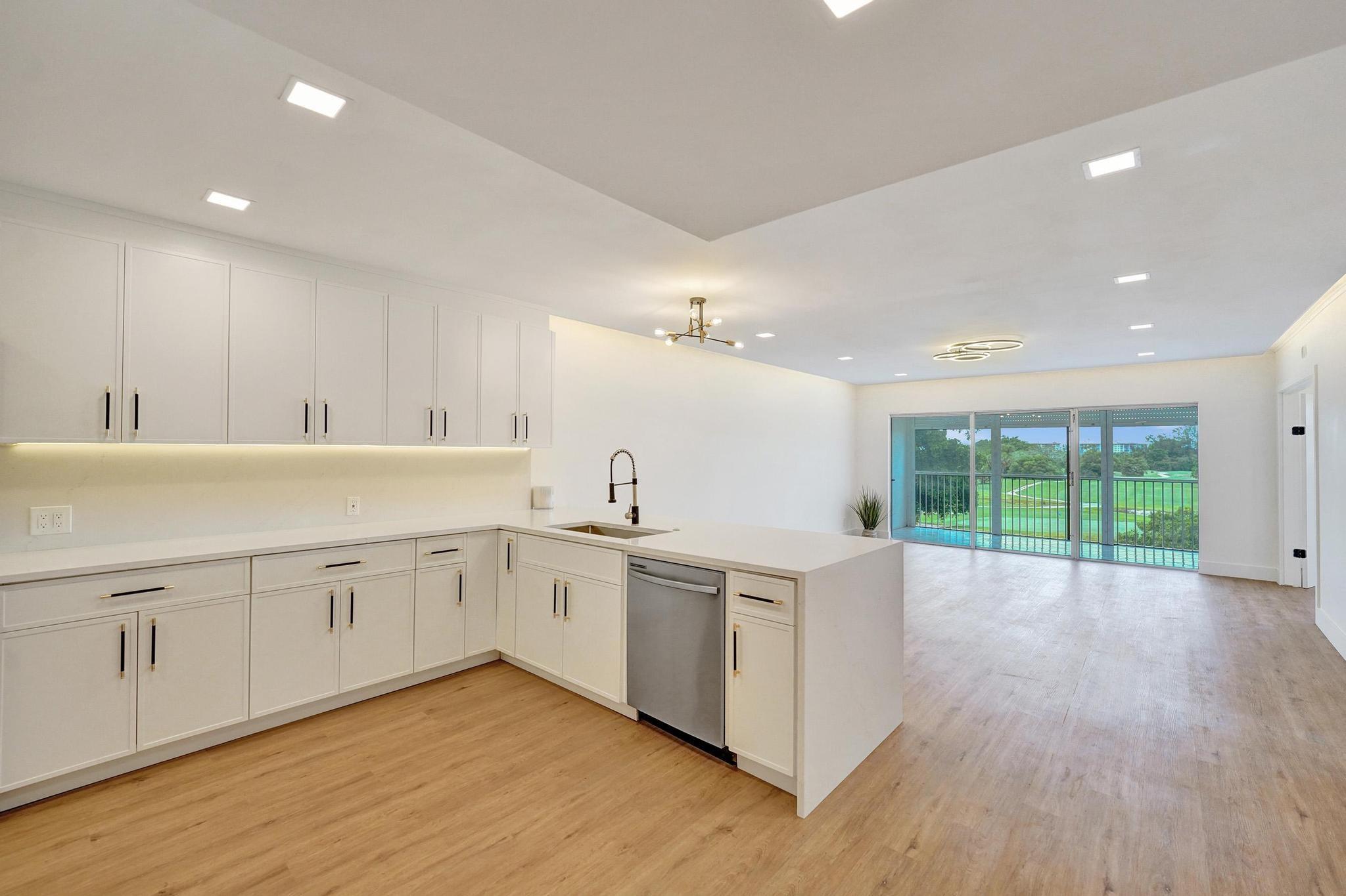 3300 N Palm Aire Dr 401