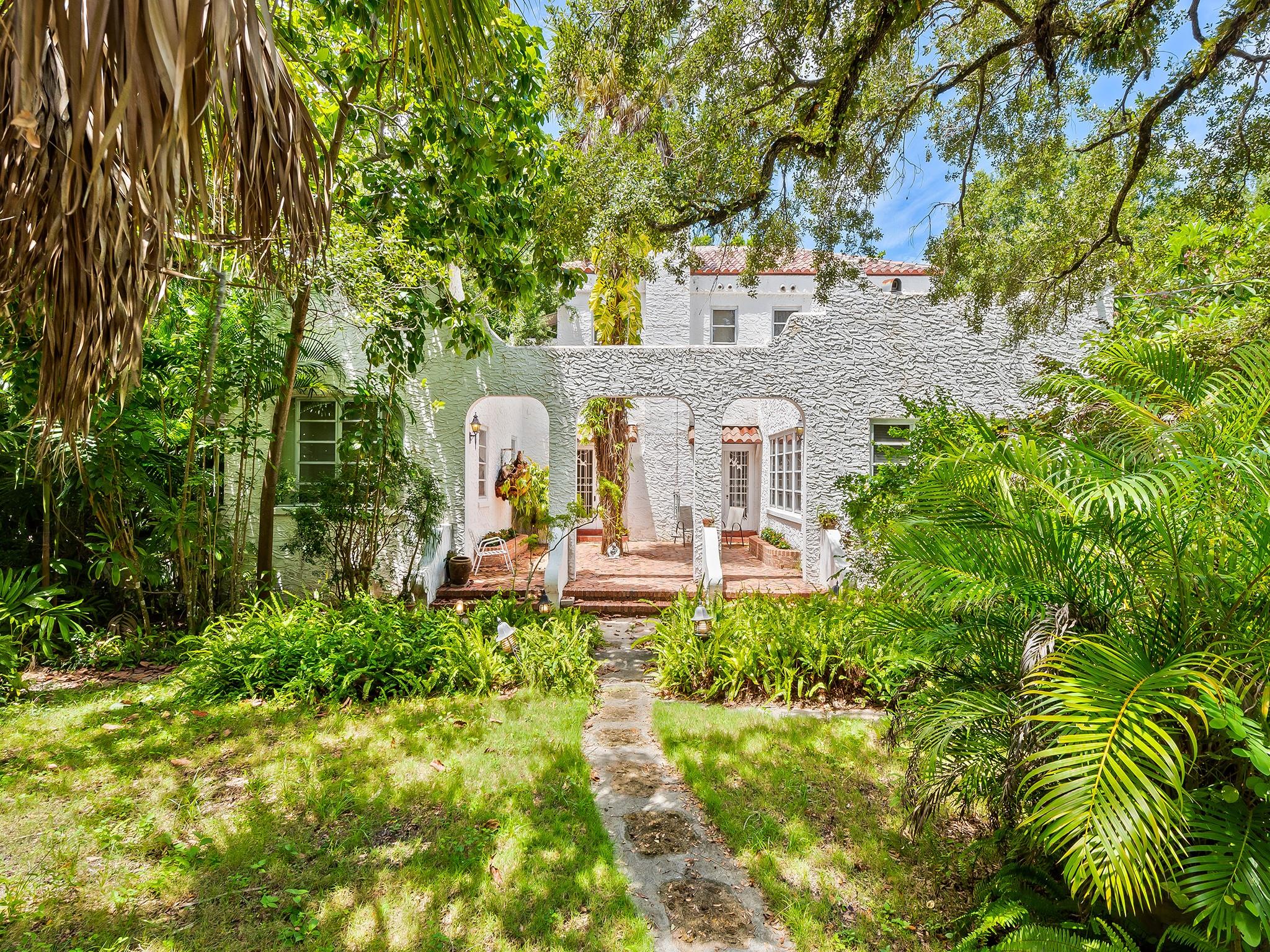 121 Rose Dr
