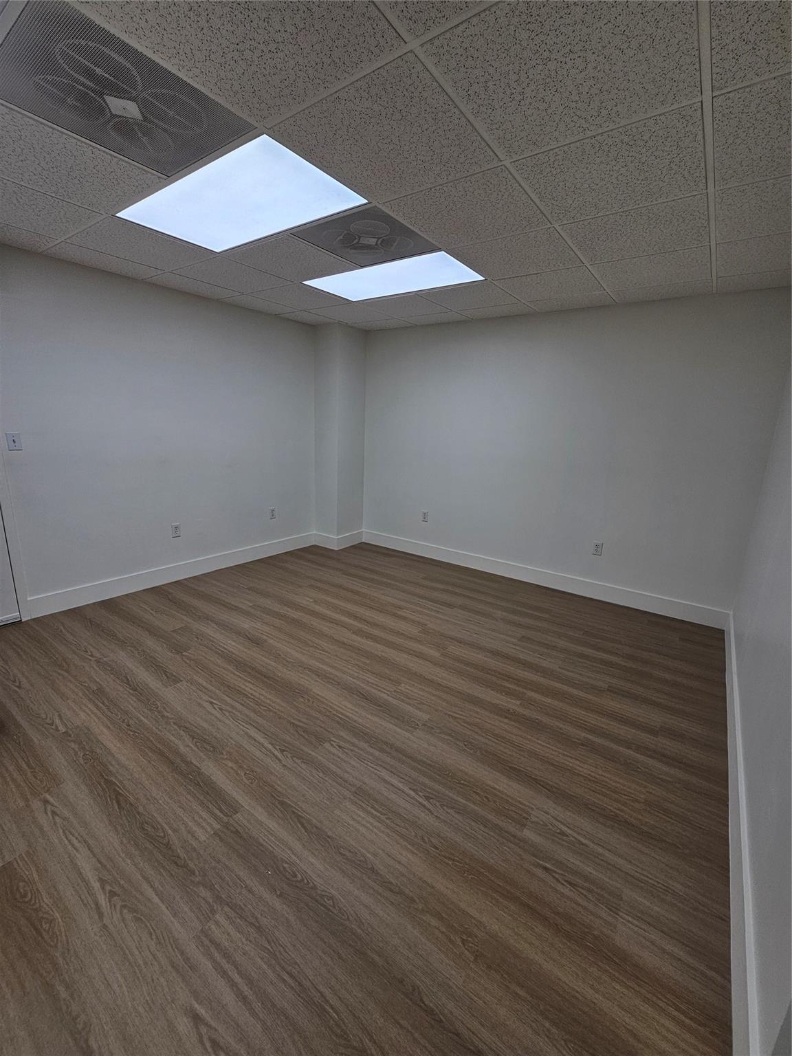Professional office with open space and 3 private offices/conference room. Ensuite restroom. Great for insurance, accounting, software, psychologist, psychiatrist, etc.
This is a NNN lease. Est. CAM is $778/Month