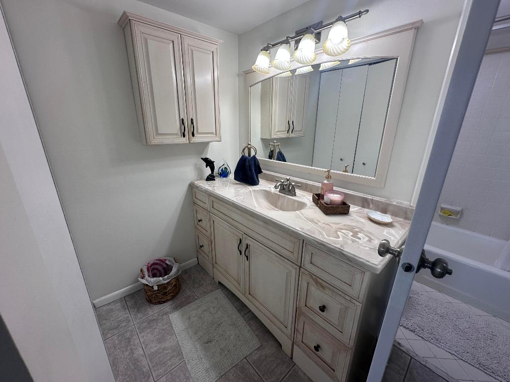 AQUARIUS CONDO - Residential Lease