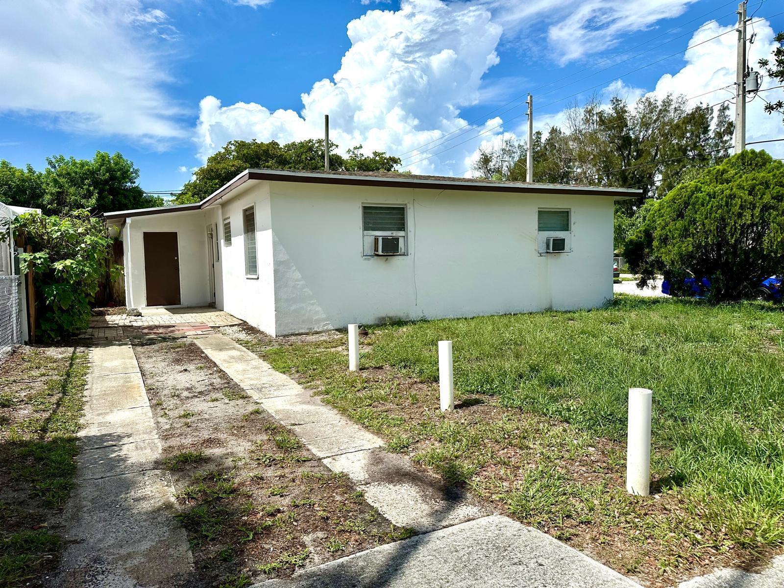 2 Bedroom, 1 Bathroom Apartment in West Palm Beach - $1,700/MonthDiscover this charming 2 bedroom, 1 bathroom apartment located in the heart of West Palm Beach. Offering comfort and convenience, this home features:Spacious living area with plenty of natural lightKitchen with ample cabinet spaceLaundry hook-ups inside the unit for your convenienceTwo well-sized bedrooms and one full bathroomLocated close to shopping, dining, and major roadways, this apartment provides easy access to everything West Palm Beach has to offer.📍 Rent: $1,700/month💰 Security Deposit: $1,700