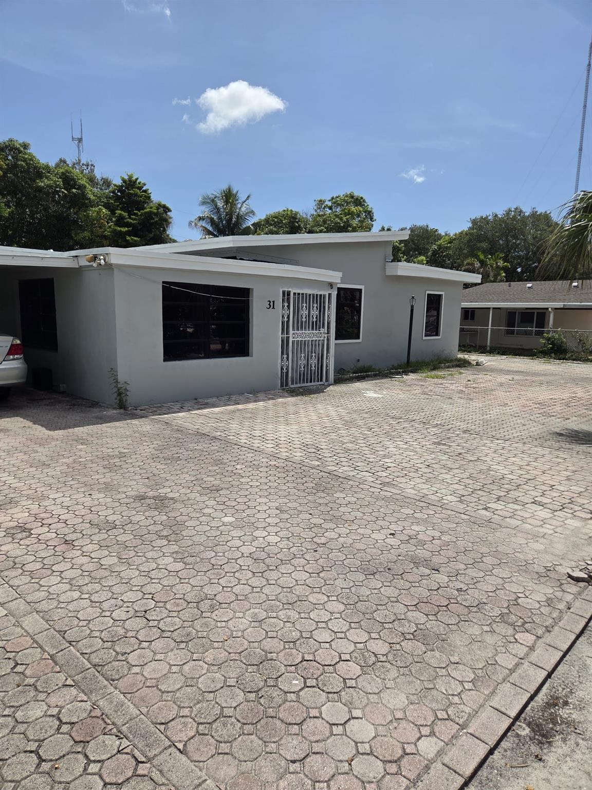 Nice and Cozy 1 bedroom 1 bathroom. Rent includes water and electricity.