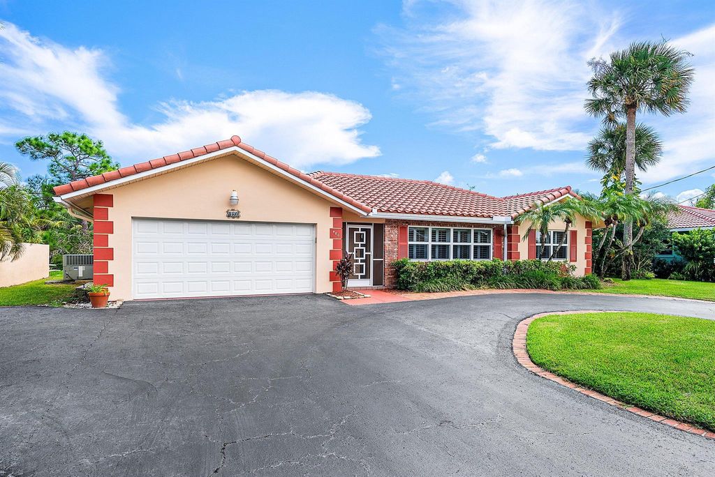 Photo of 480 NW 11th Avenue, Boca Raton, FL 33486 (MLS # R11126984)