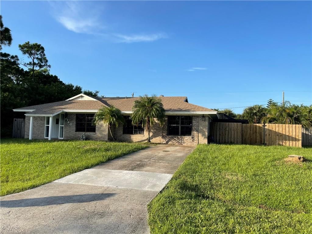Photo of 2149 SE Trillo St, Port Saint Lucie, FL 34952 (MLS # F10294196)