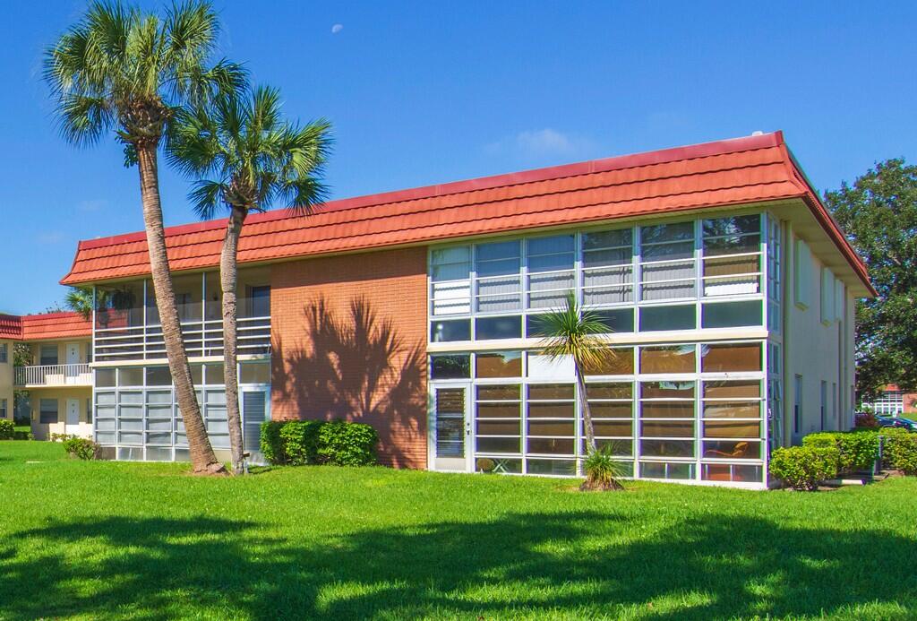 VISTA ROYALE PHASE IV BLDGS 83-111 - Residential