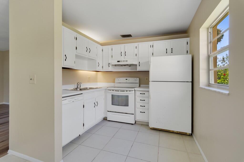 VISTA ROYALE PHASE IV BLDGS 83-111 - Residential