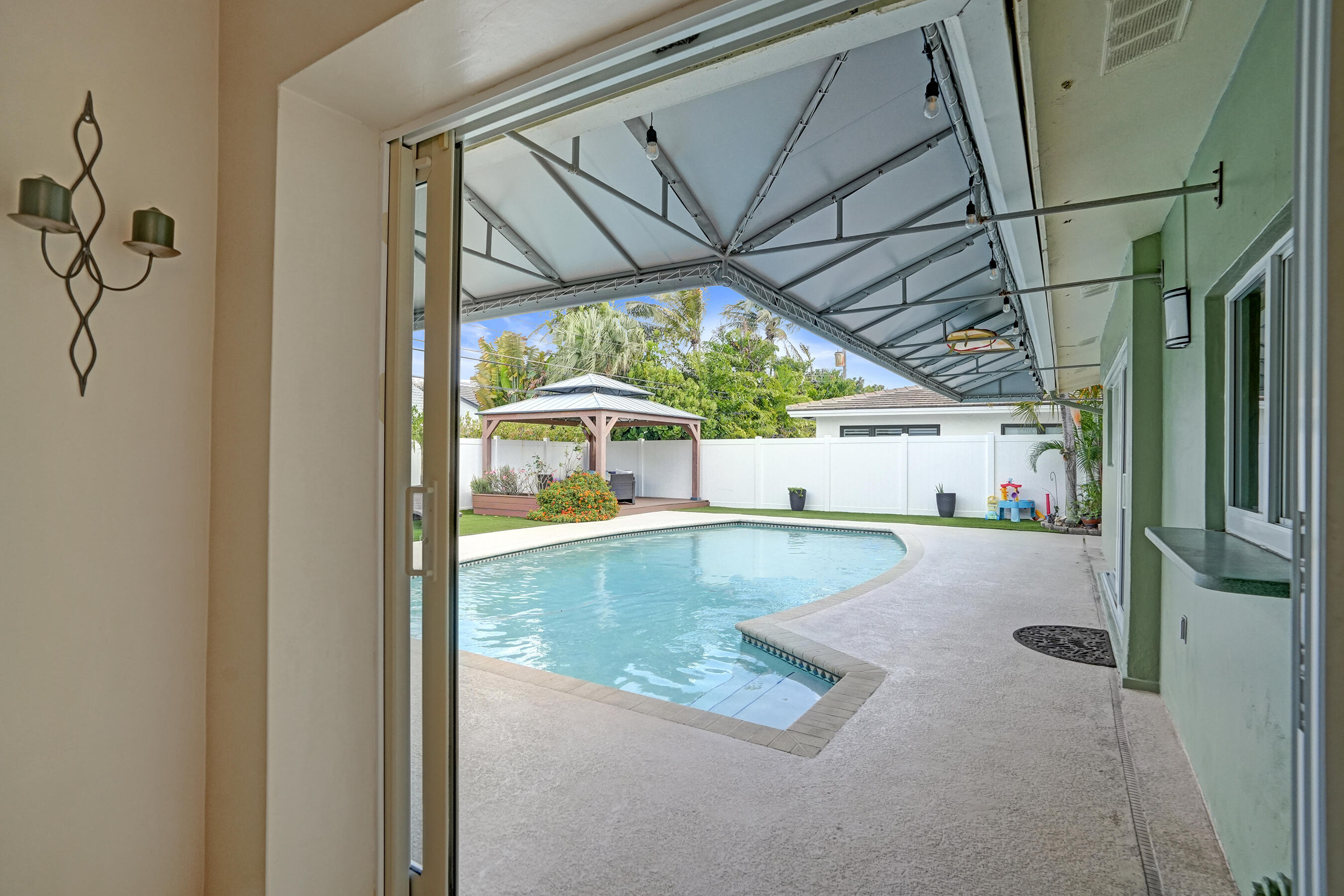 VENETIAN ISLES 3RD SEC - Residential