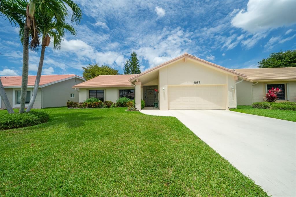 Photo of 6087 Petaluma Drive, Boca Raton, FL 33433 (MLS # R10884102)
