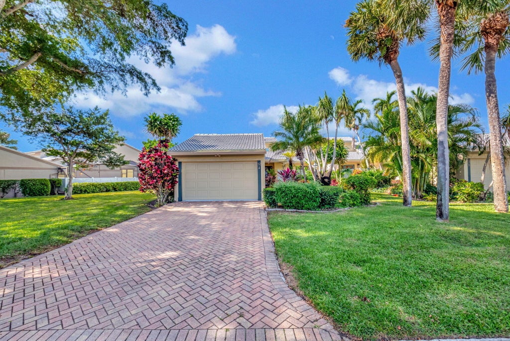 Photo of 12 Eastgate Drive #A, Boynton Beach, FL 33436 (MLS # R11040717)