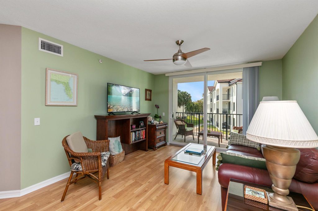 Photo of 609 Villa Circle, Boynton Beach, FL 33435 (MLS # R11055207)