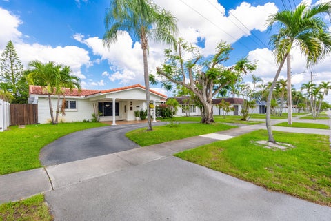 Photo of 2141 N 56th Avenue, Hollywood, FL 33021 (MLS # B26030166)