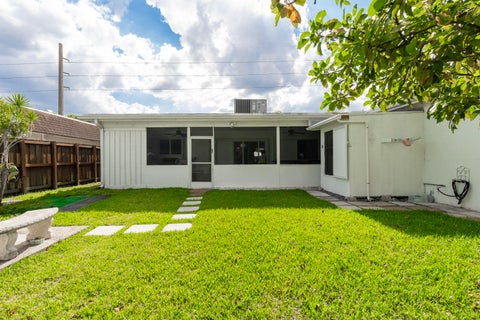 Tiny photo for 2141 N 56th Avenue, Hollywood, FL 33021 (MLS # B26030166)