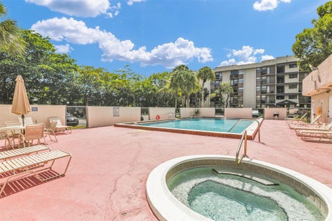 Tiny photo for 2701 Riverside Drive #305-b, Coral Springs, FL 33065 (MLS # F10529596)