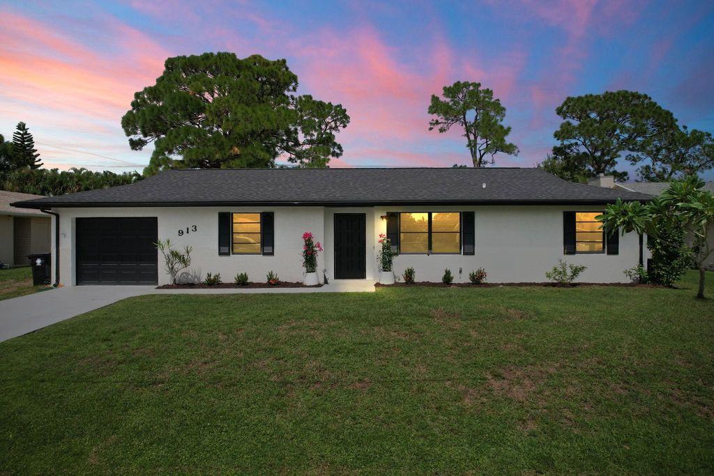 Photo of 913 SE Bayfront Ave, Port St Lucie, FL 34983 (MLS # F10403127)