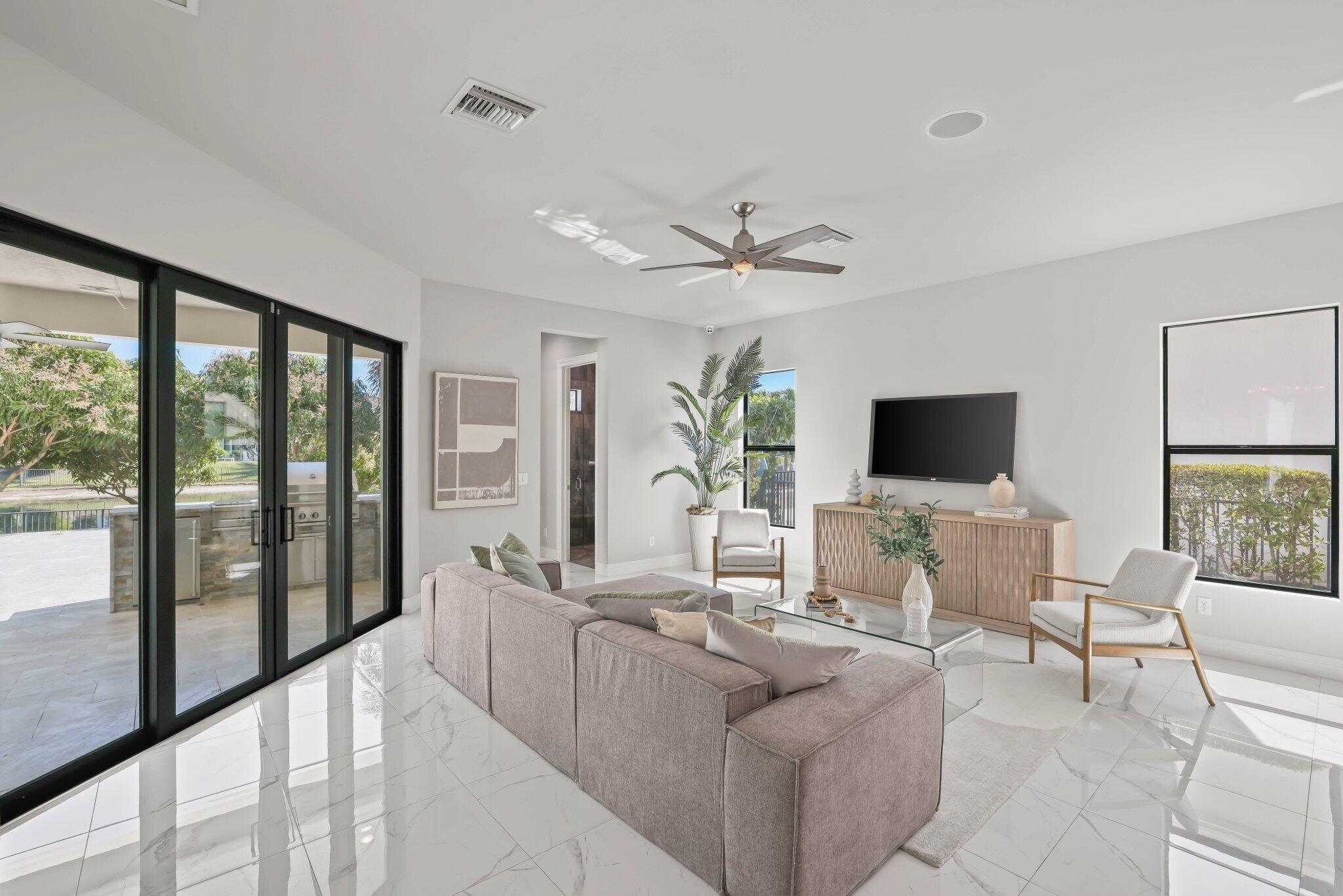 ROYAL PALM POLO - Residential
