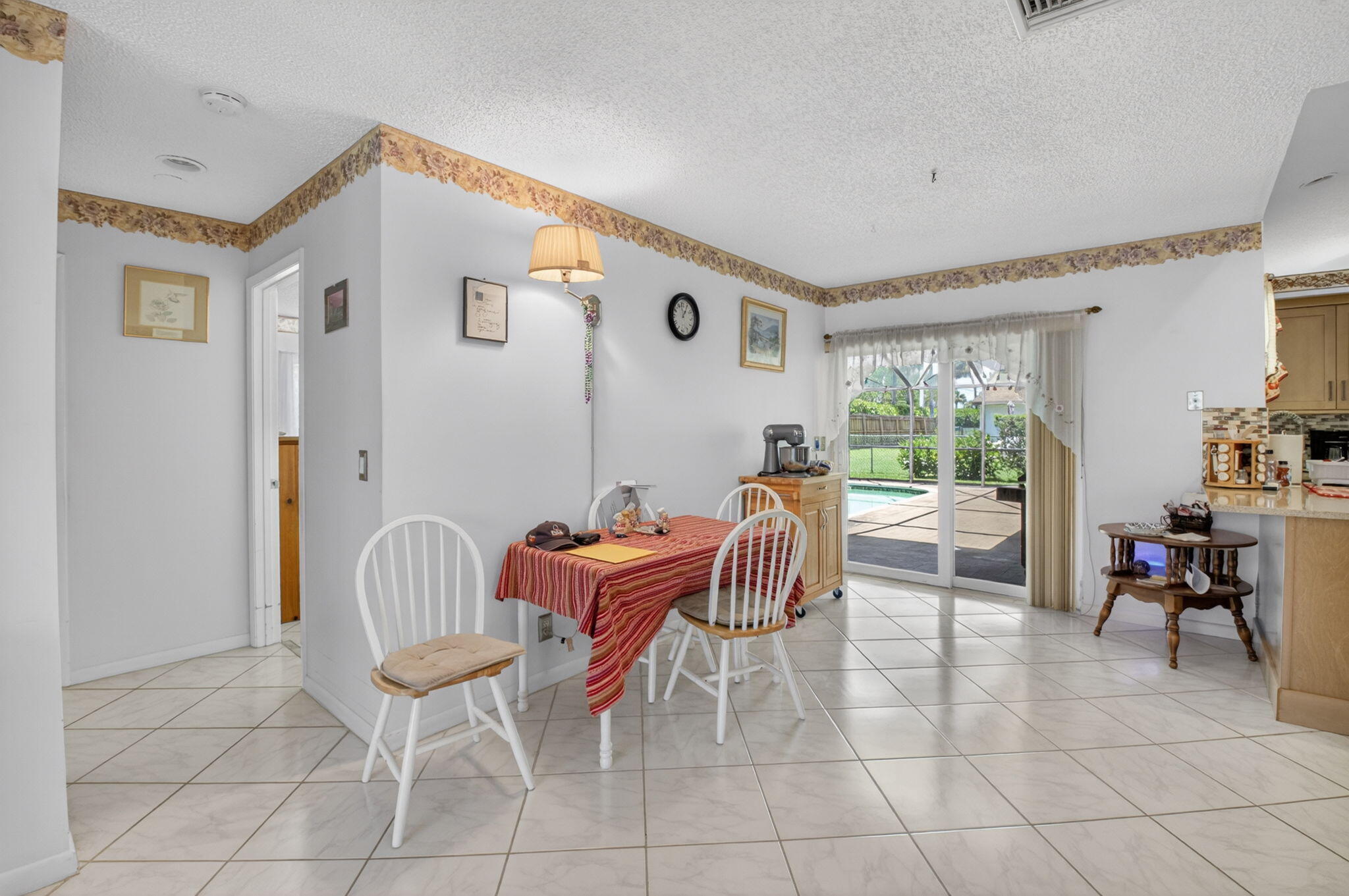 LAKES OF LANTANA - Residential