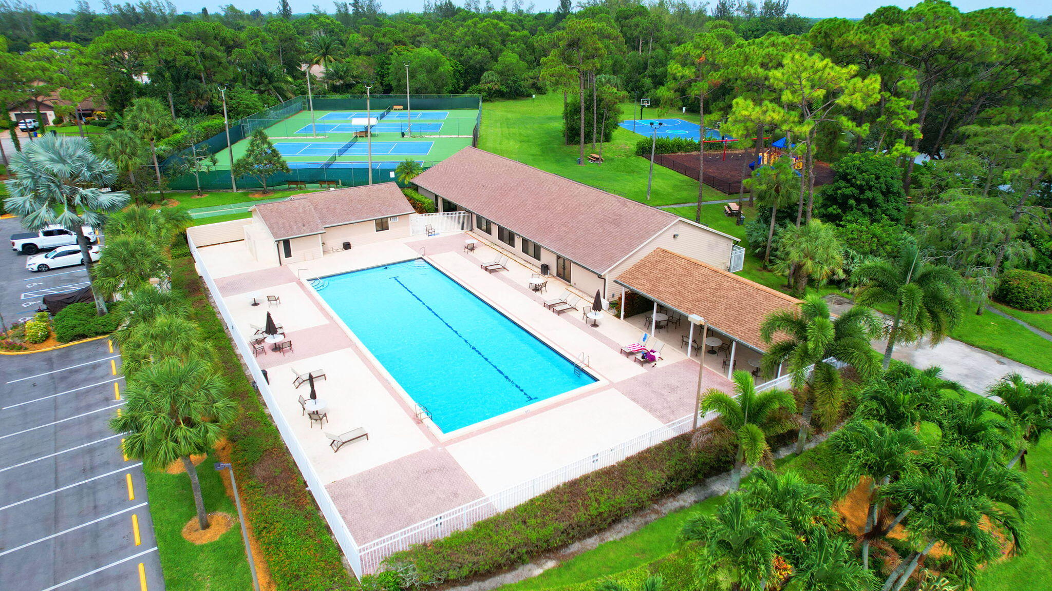 LAKES OF LANTANA - Residential