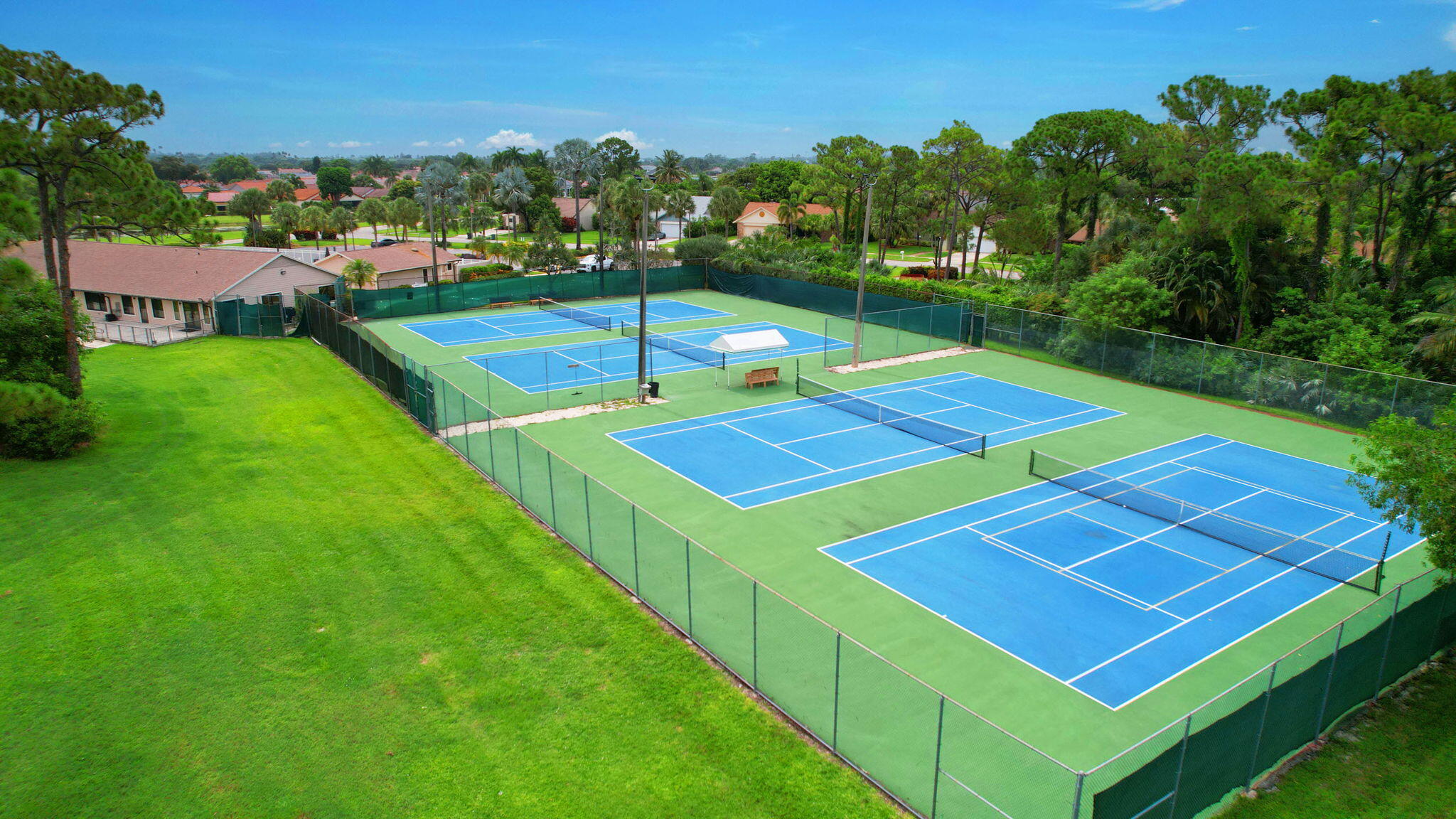 LAKES OF LANTANA - Residential