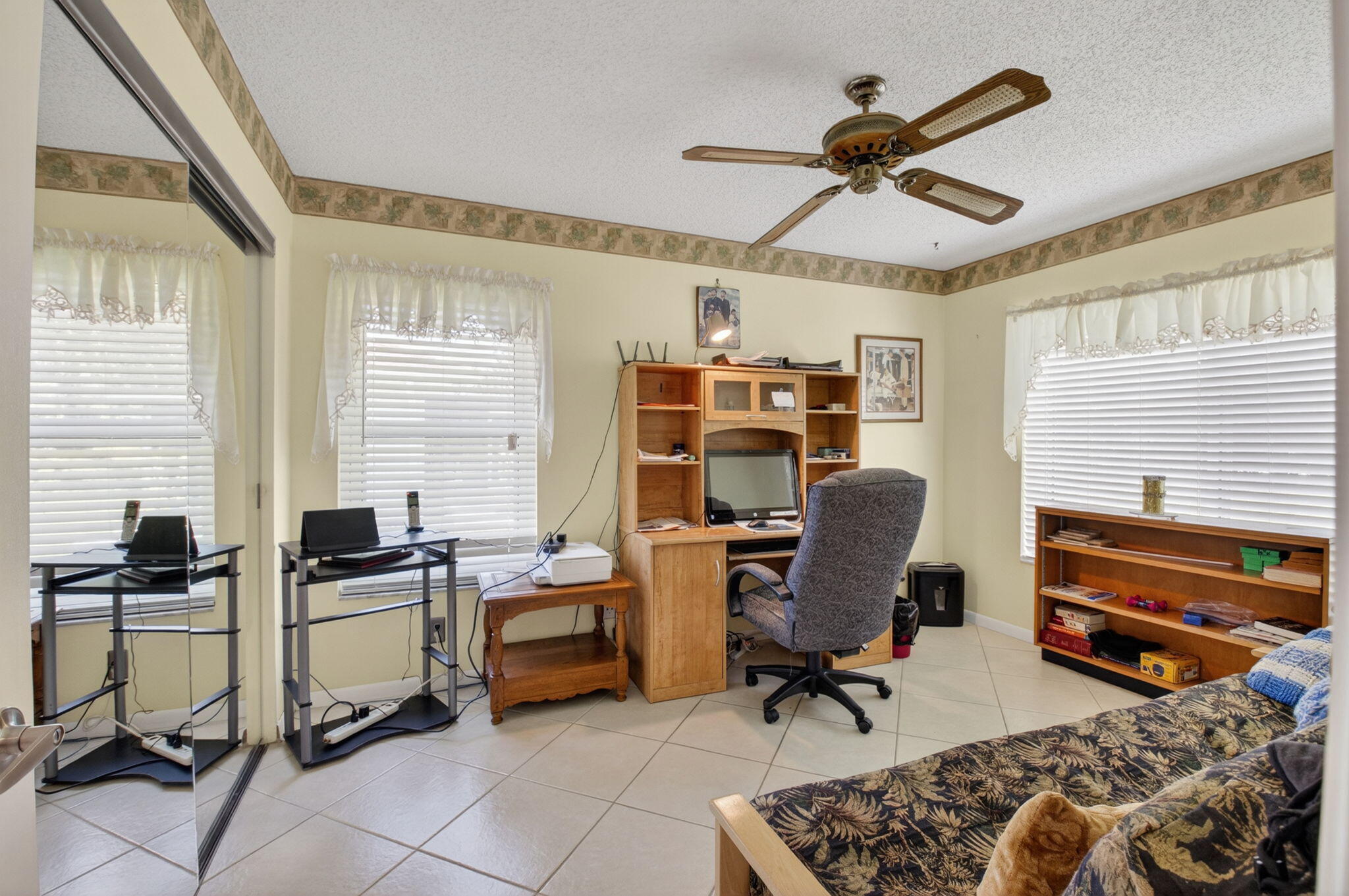 LAKES OF LANTANA - Residential