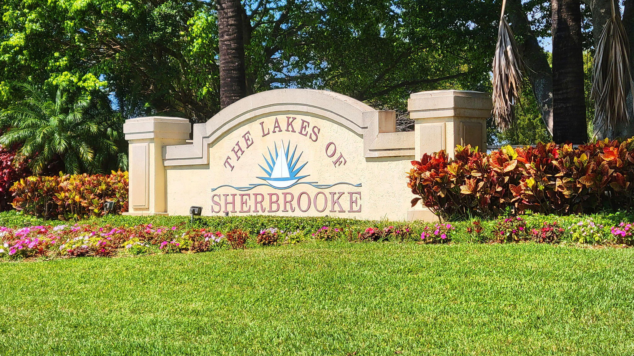 LAKES OF LANTANA - Residential