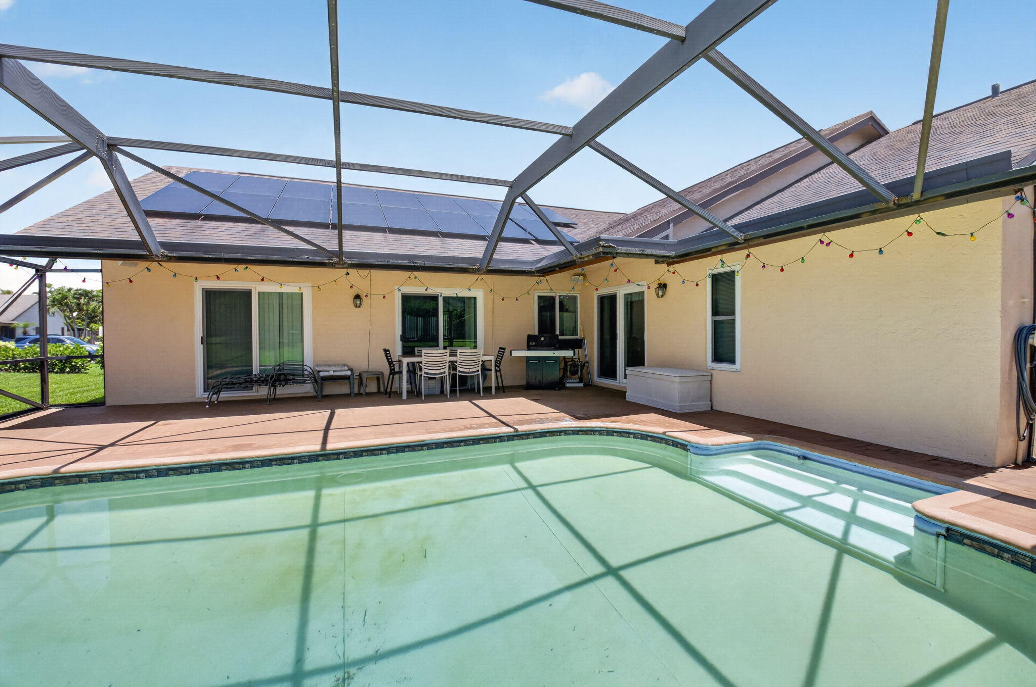 LAKES OF LANTANA - Residential