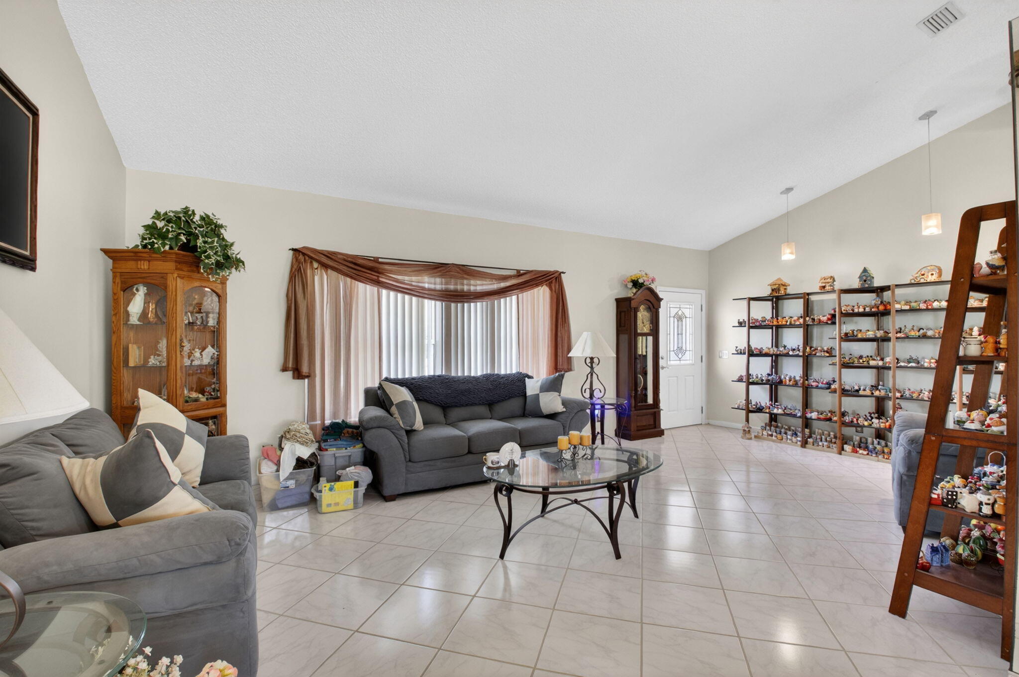 LAKES OF LANTANA - Residential