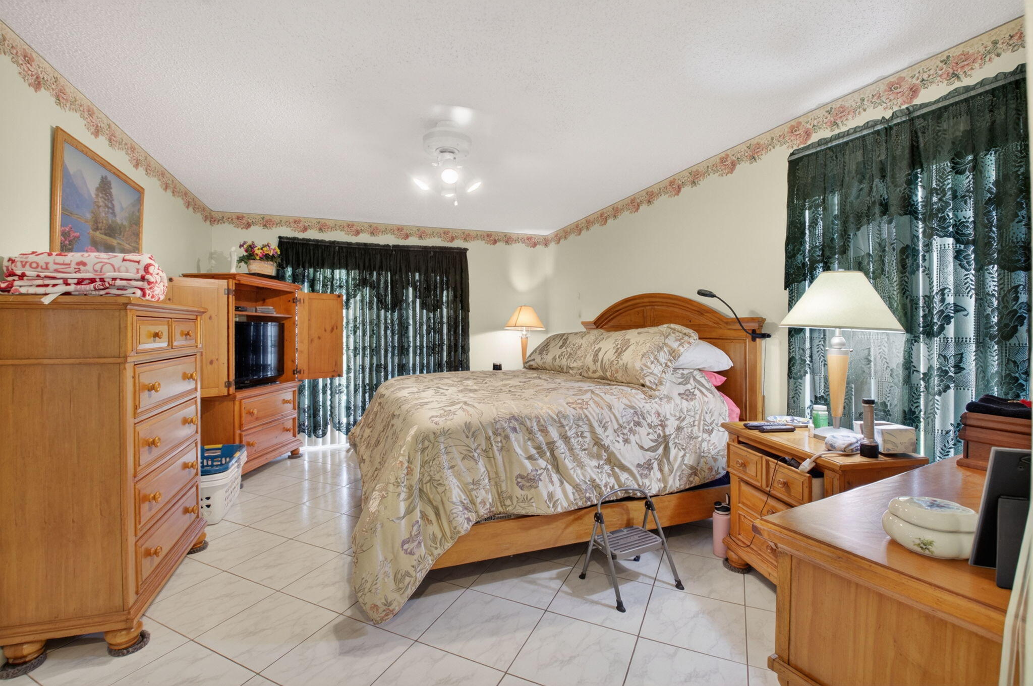 LAKES OF LANTANA - Residential