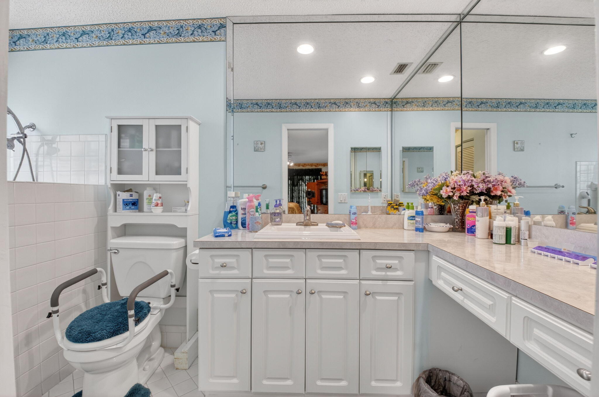 LAKES OF LANTANA - Residential