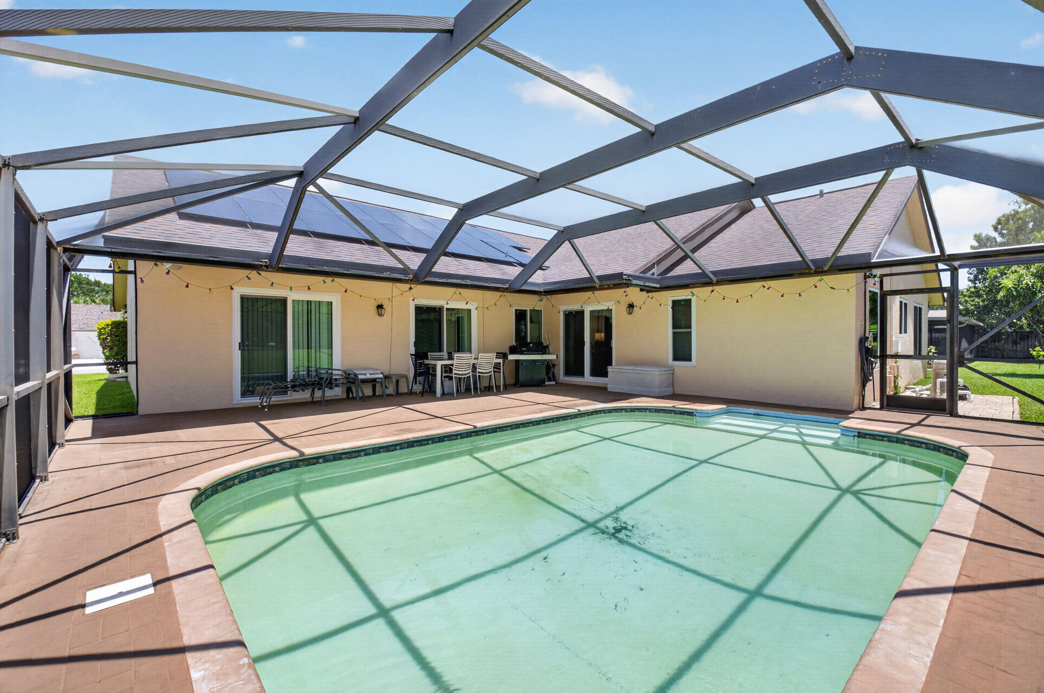 LAKES OF LANTANA - Residential