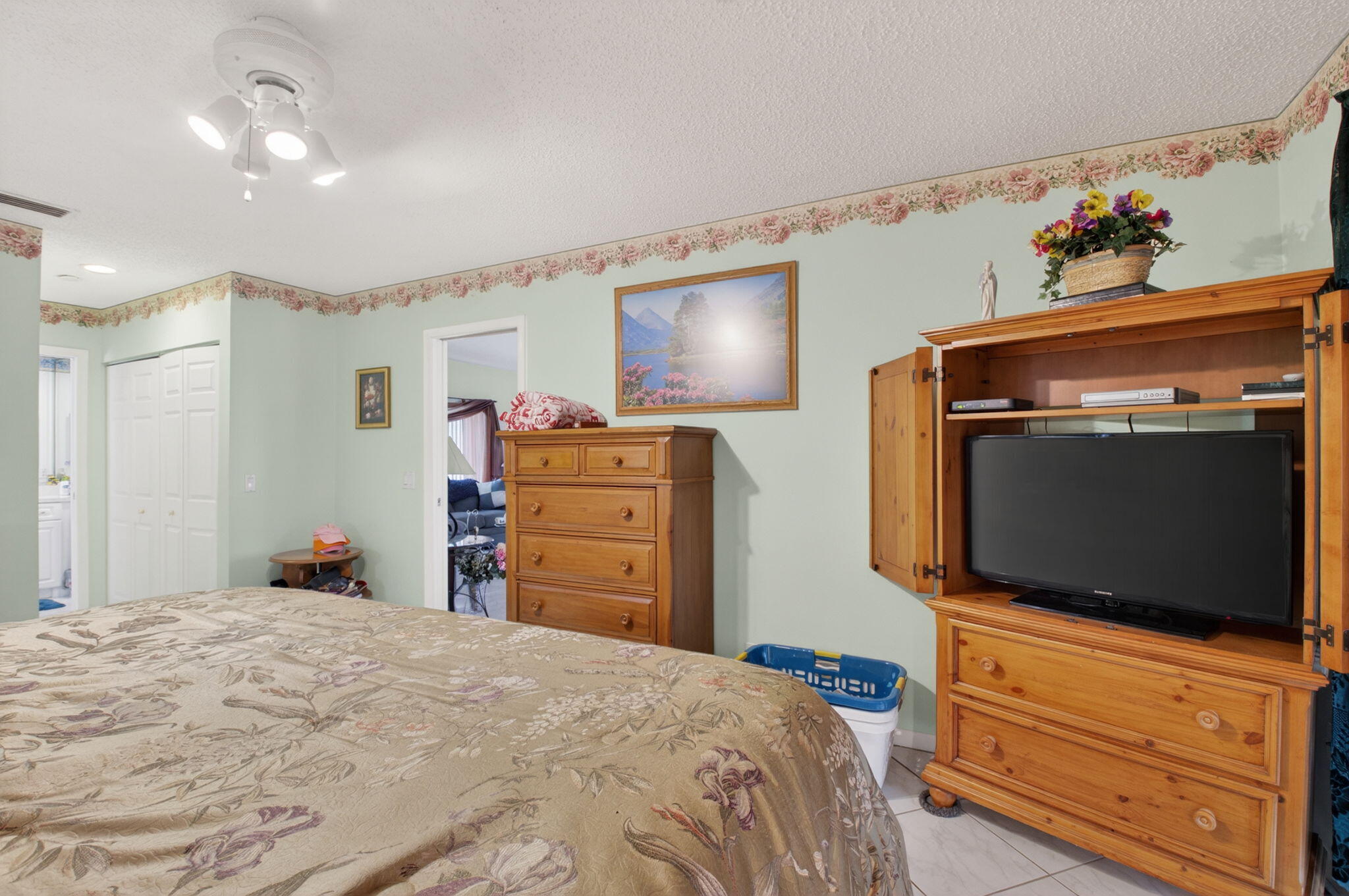 LAKES OF LANTANA - Residential