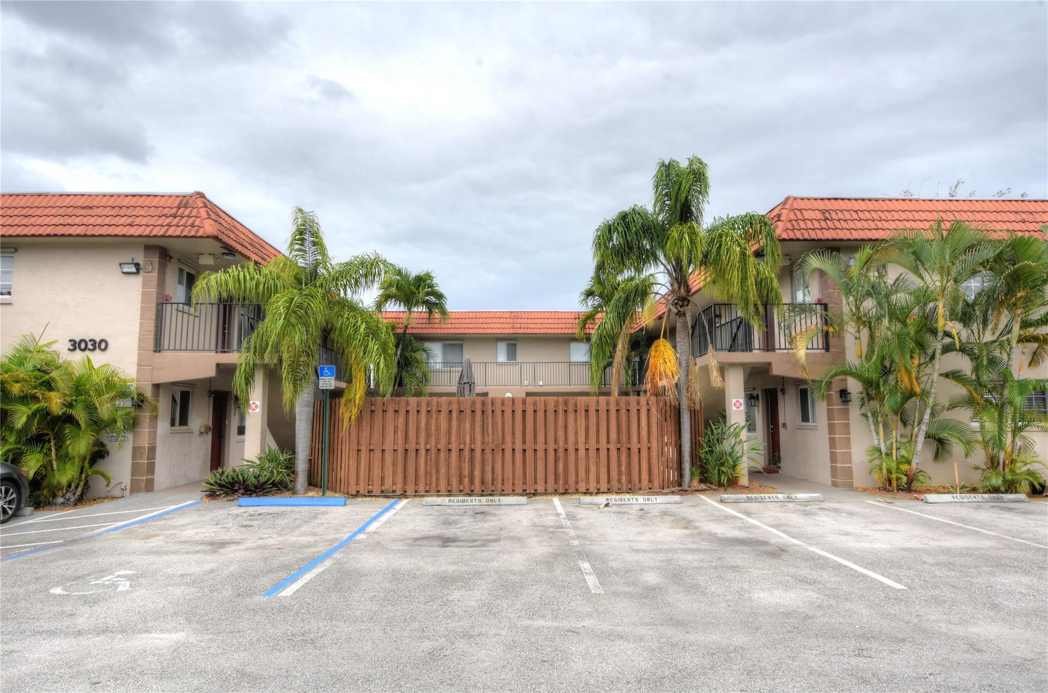 This one checks all the boxes—and more. Updated 2-bedroom unit with a huge fenced paver patio/backyard, in-unit washer and dryer, pet-friendly, and priced to move. This home has no shared walls—offering extra privacy. Inside, you’ll find a spacious open dining/living area with sliders to the private patio. The kitchen features newer appliances & updated cabinets, while both bedrooms are generously sized to fit a king bed. All windows have wind protection. The community is a small, well-managed “Melrose Place” style complex with a heated pool and a liberal pet policy (two pets, no aggressive breeds). Just minutes from Wilton Drive, FTL Beach, I-95, & Las Olas. Currently rented on a month-to-month lease. Tenant would like to stay; otherwise, there is a 1-year wait before leasing is permitted