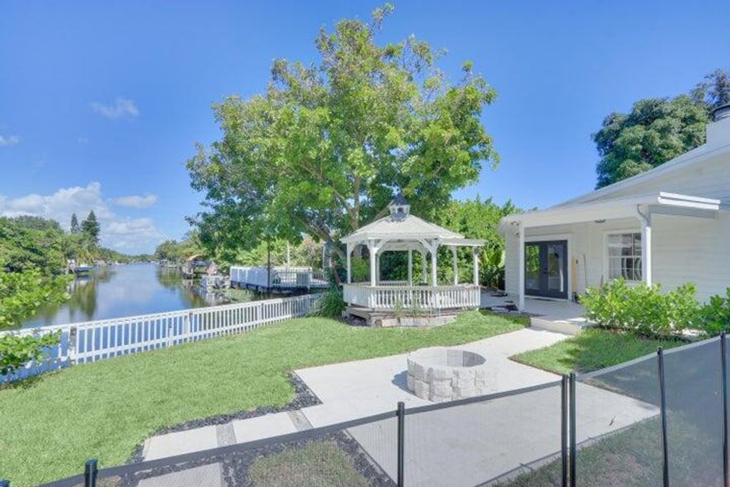 Photo of 1808 N 17th Ave Avenue N, Lake Worth Beach, FL 33460 (MLS # B26024249)