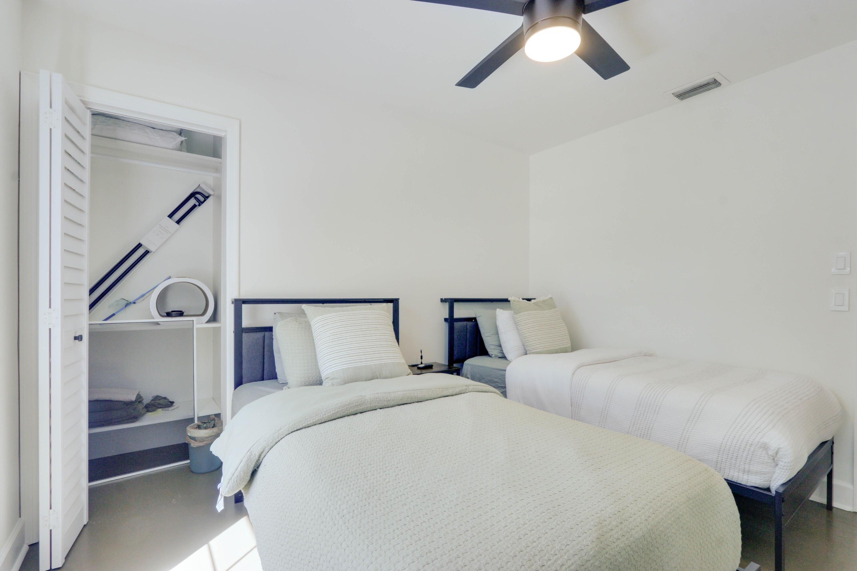 LAKE CLARKE TERR - Residential