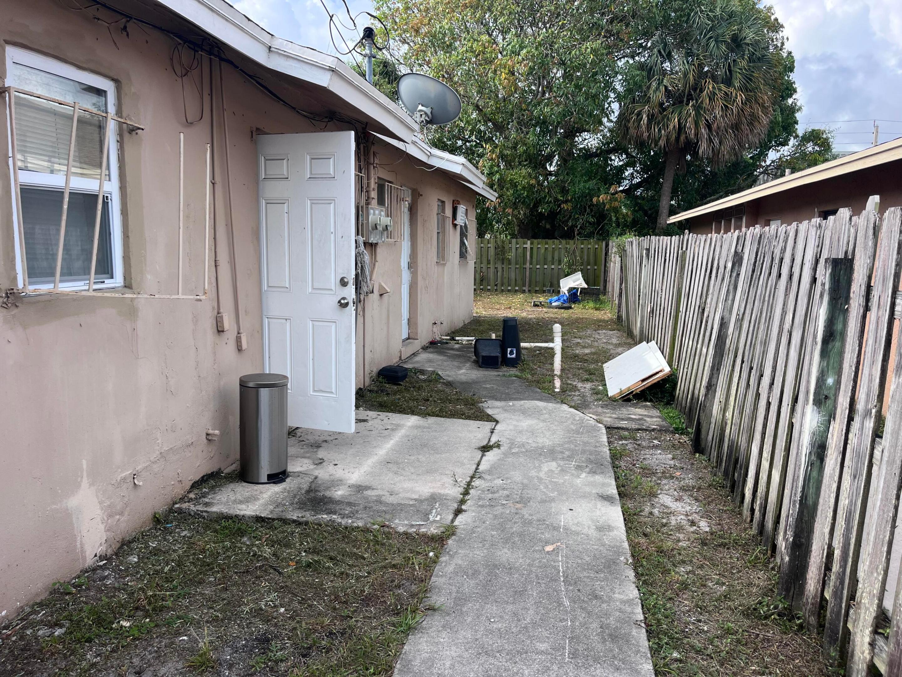 633 W 9th Street B