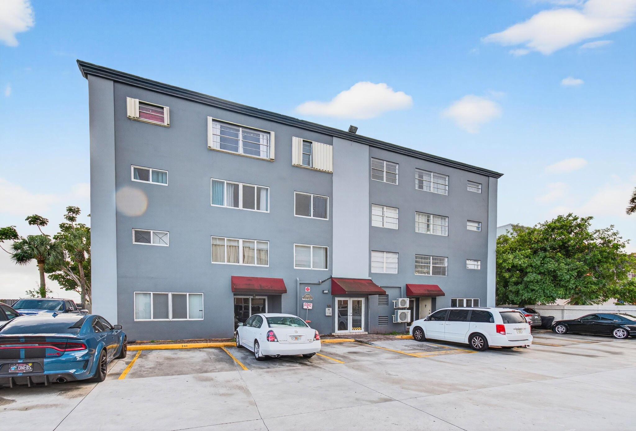 SOMMERSET CONDOMINIUMS - Residential