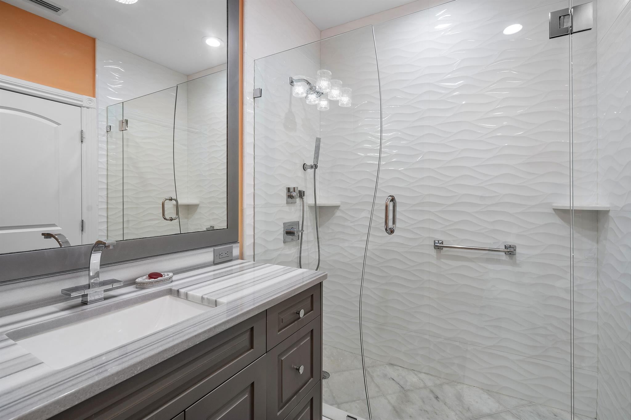 VINTAGE PLACE AT BROKEN S - Residential