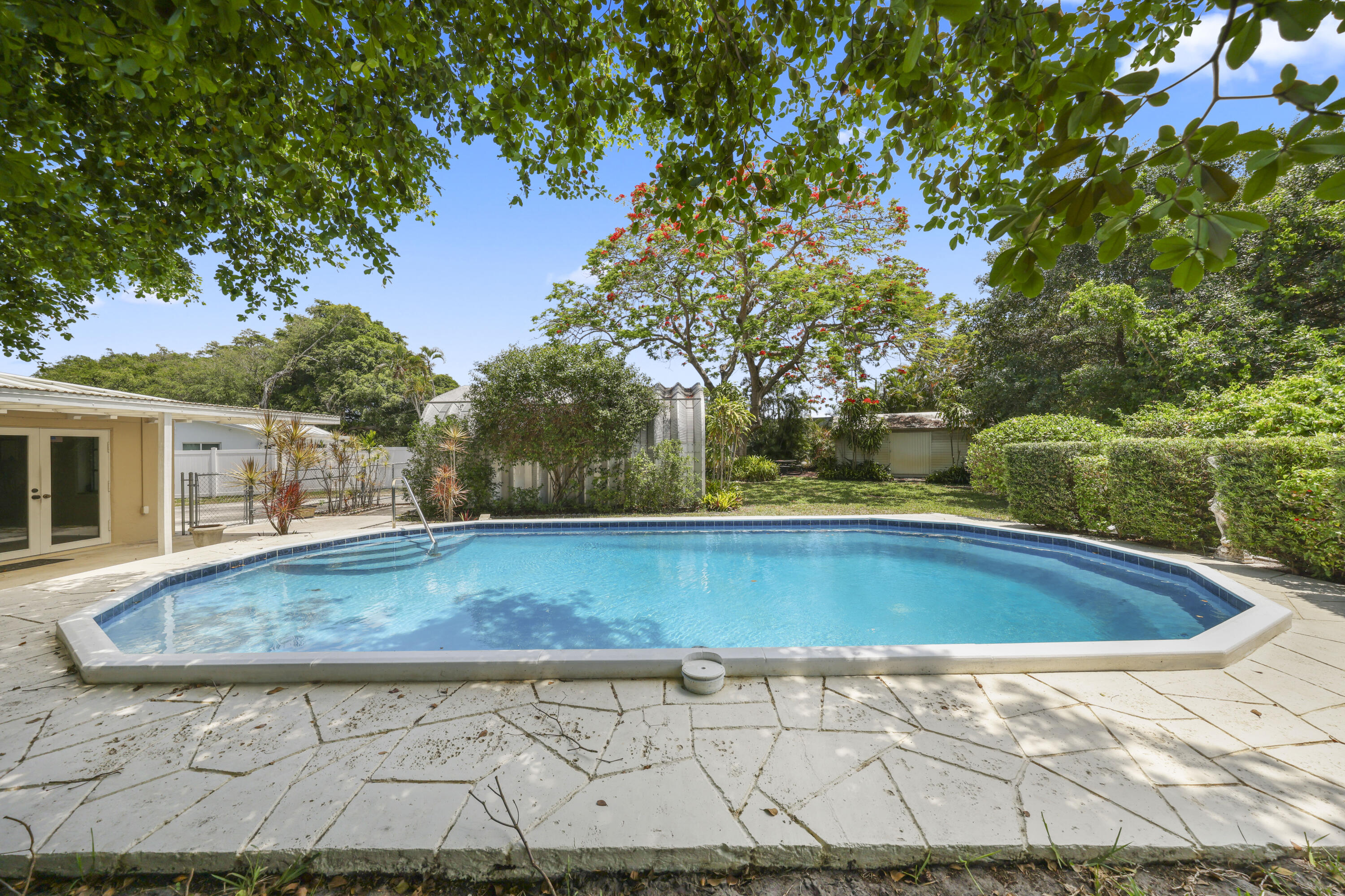 BOCA RATON SQUARE UNIT 19 - Residential