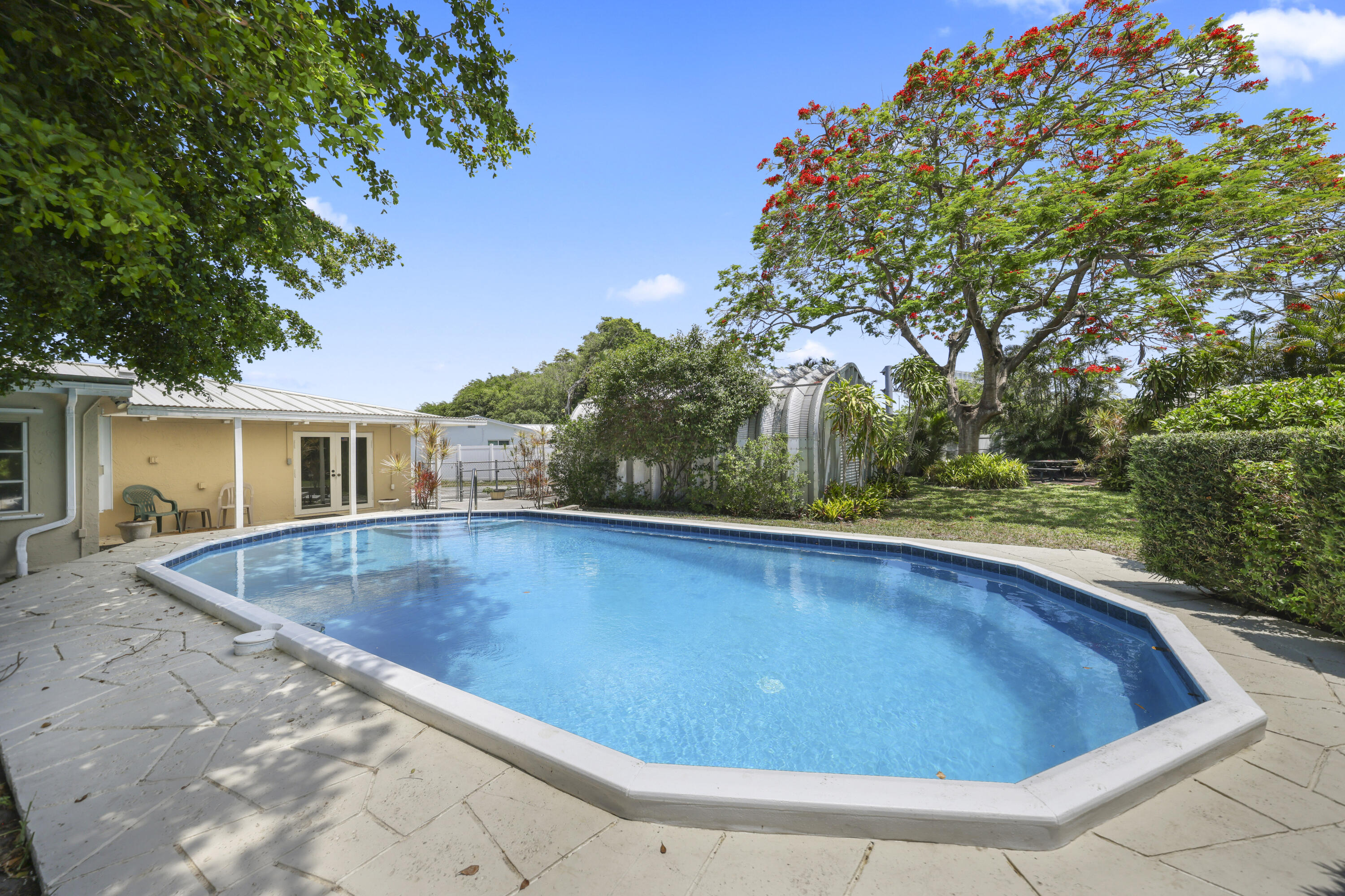 BOCA RATON SQUARE UNIT 19 - Residential
