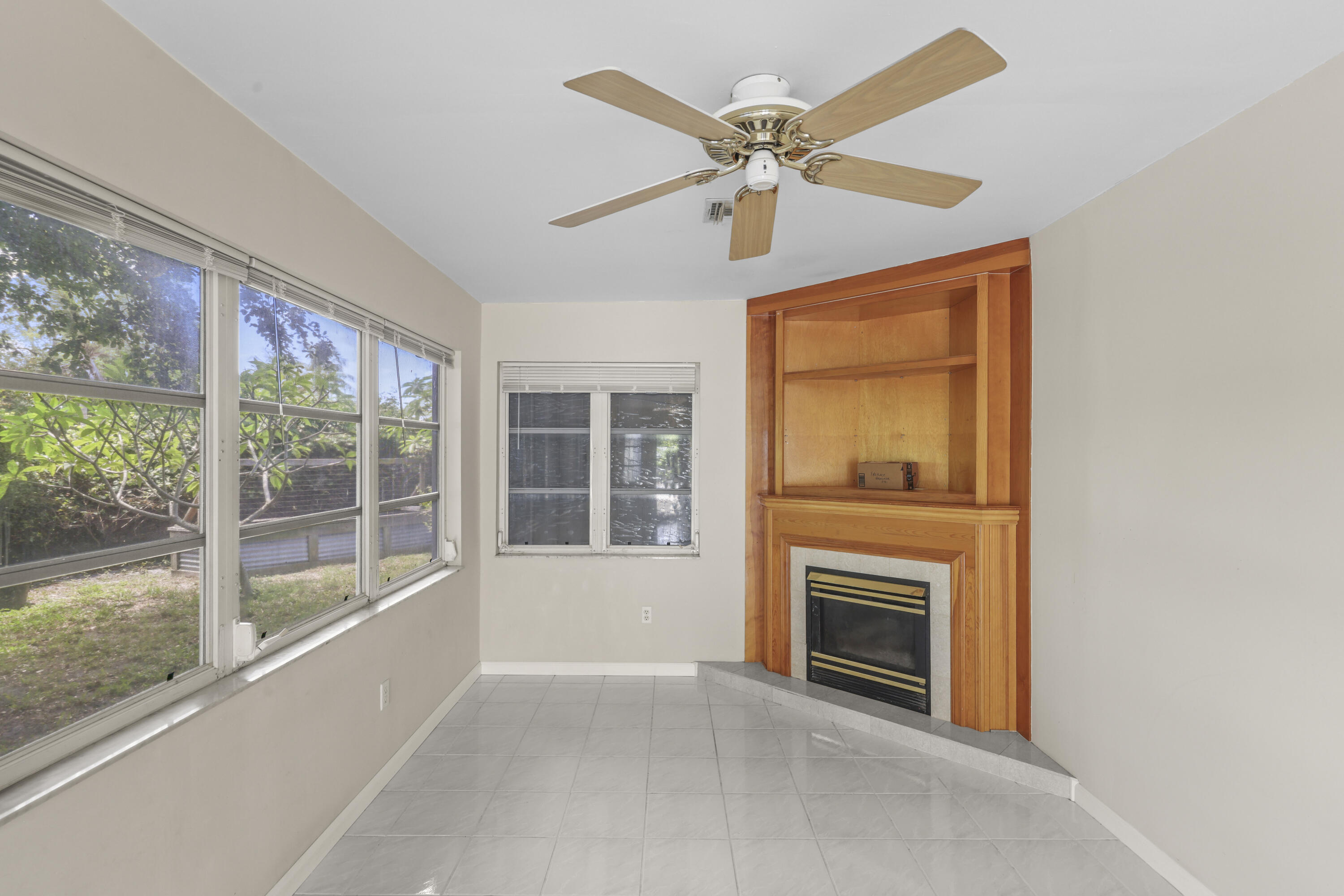 BOCA RATON SQUARE UNIT 19 - Residential