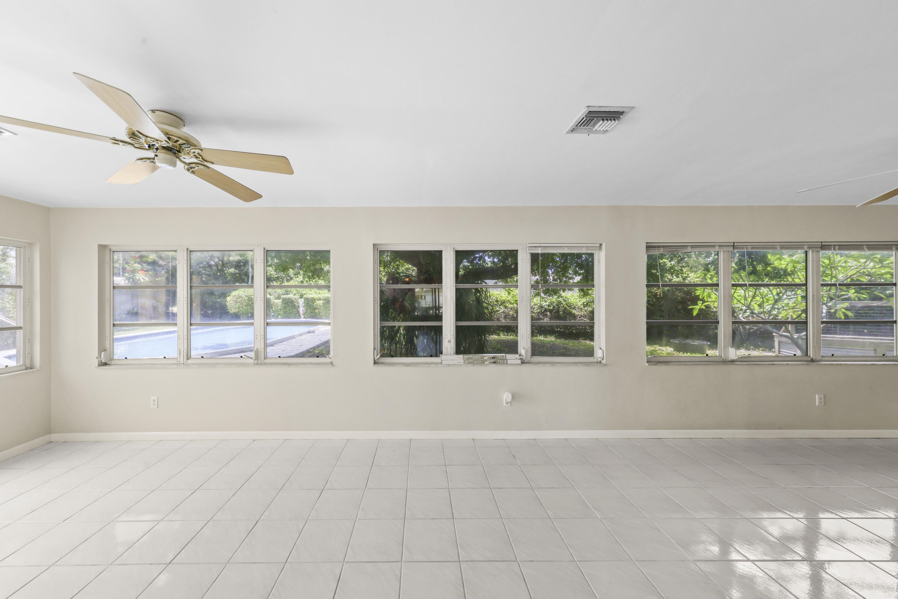BOCA RATON SQUARE UNIT 19 - Residential