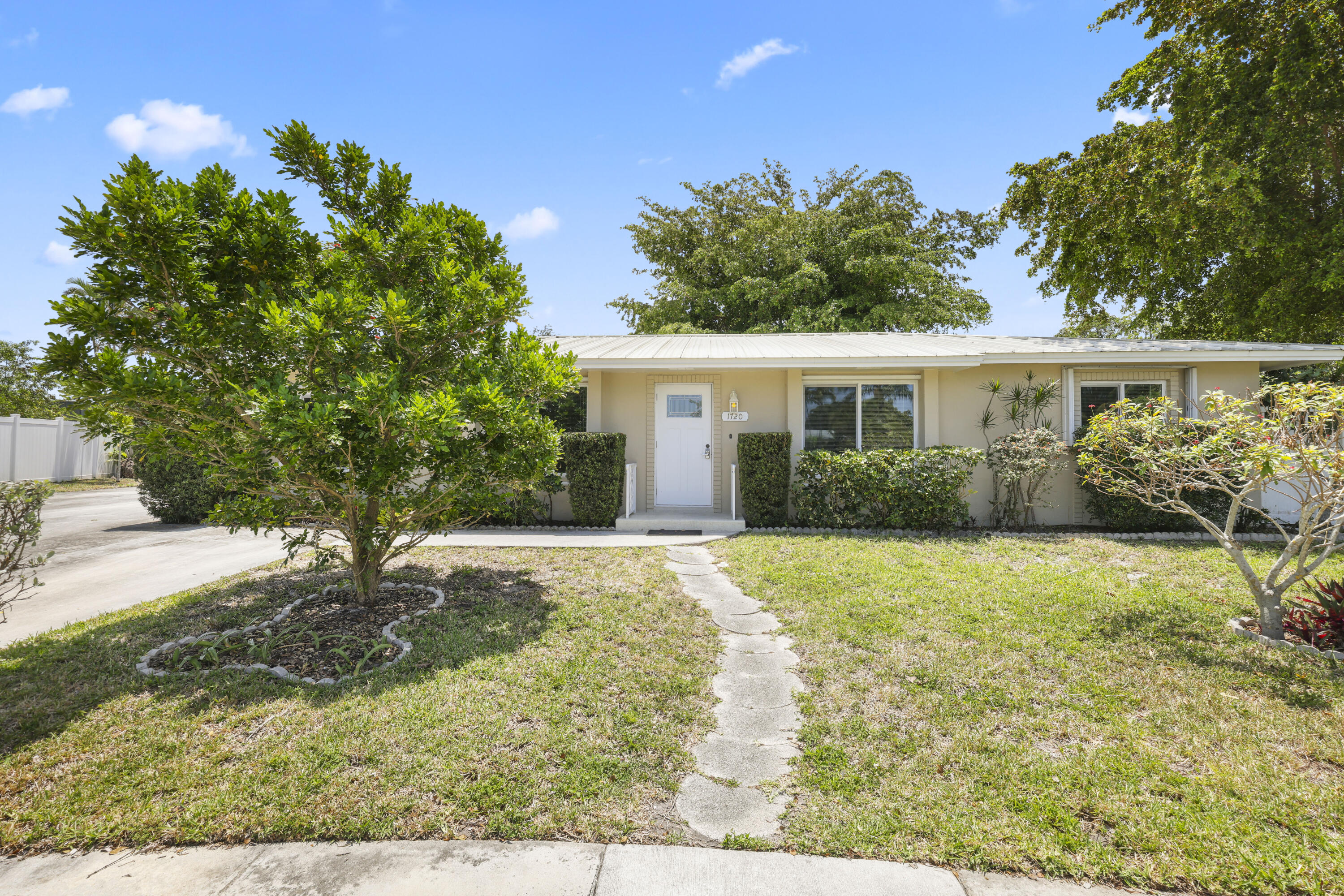 BOCA RATON SQUARE UNIT 19 - Residential