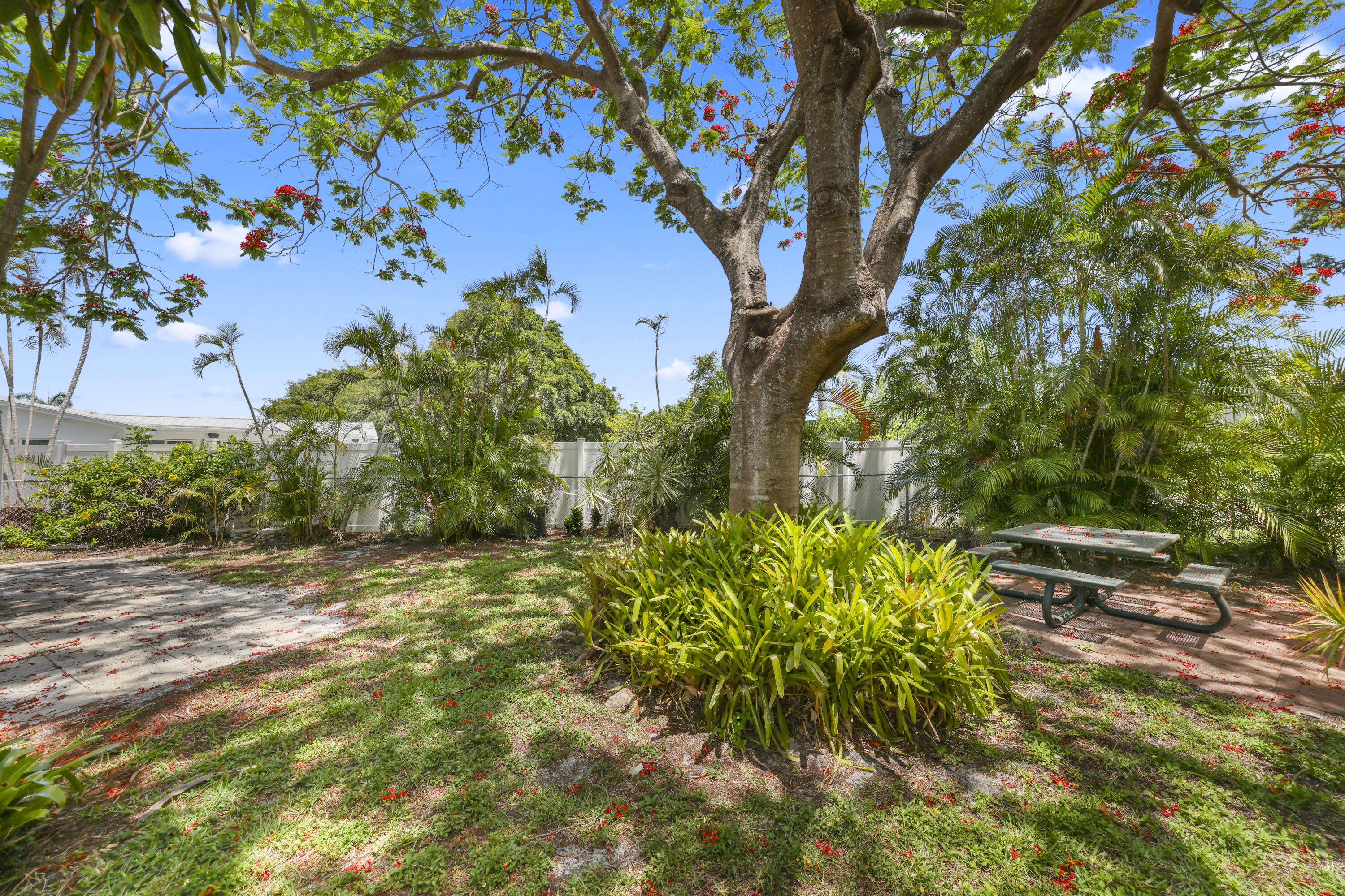 BOCA RATON SQUARE UNIT 19 - Residential