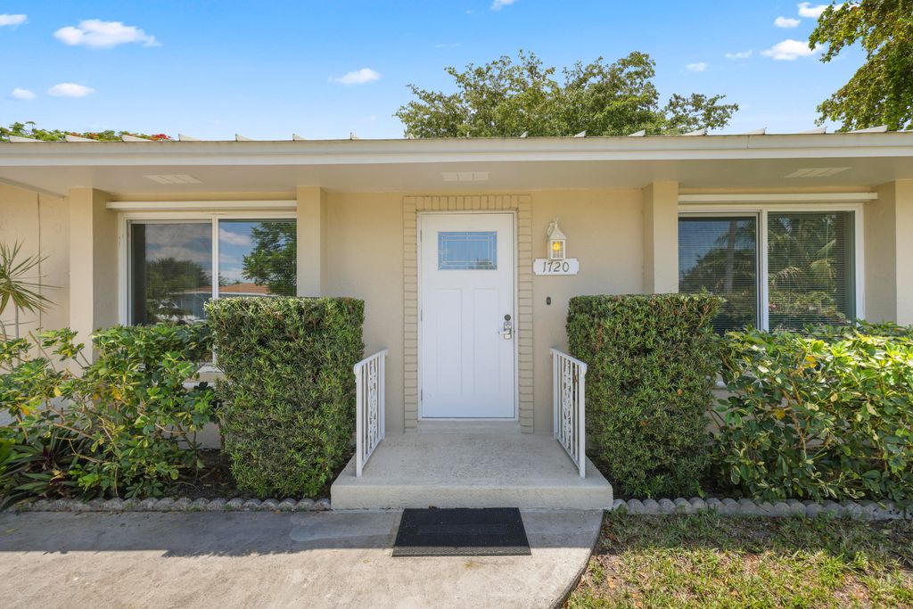 Photo of 1720 SW 10th Street, Boca Raton, FL 33486 (MLS # B26023642)