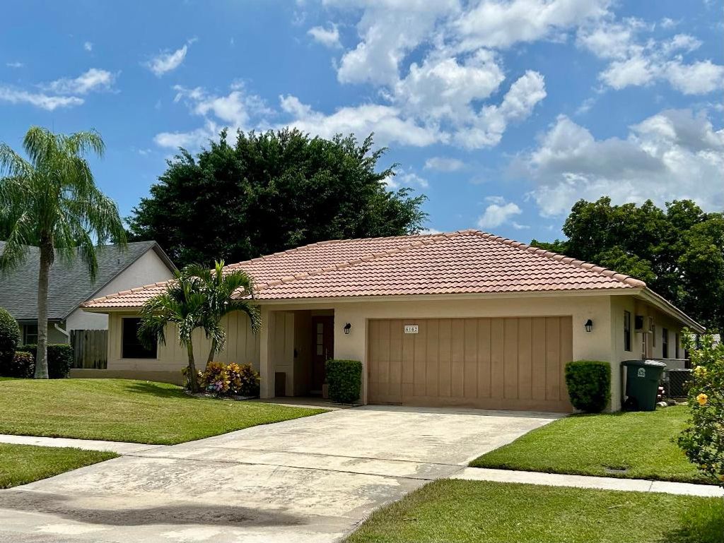 Photo of 6162 Amberwoods Drive, Boca Raton, FL 33433 (MLS # R10973930)