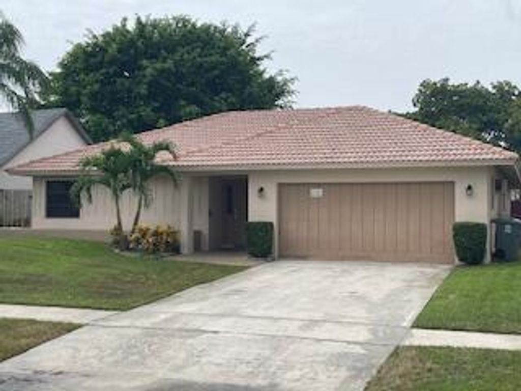 Photo of 6162 Amberwoods Drive, Boca Raton, FL 33433 (MLS # R10973930)