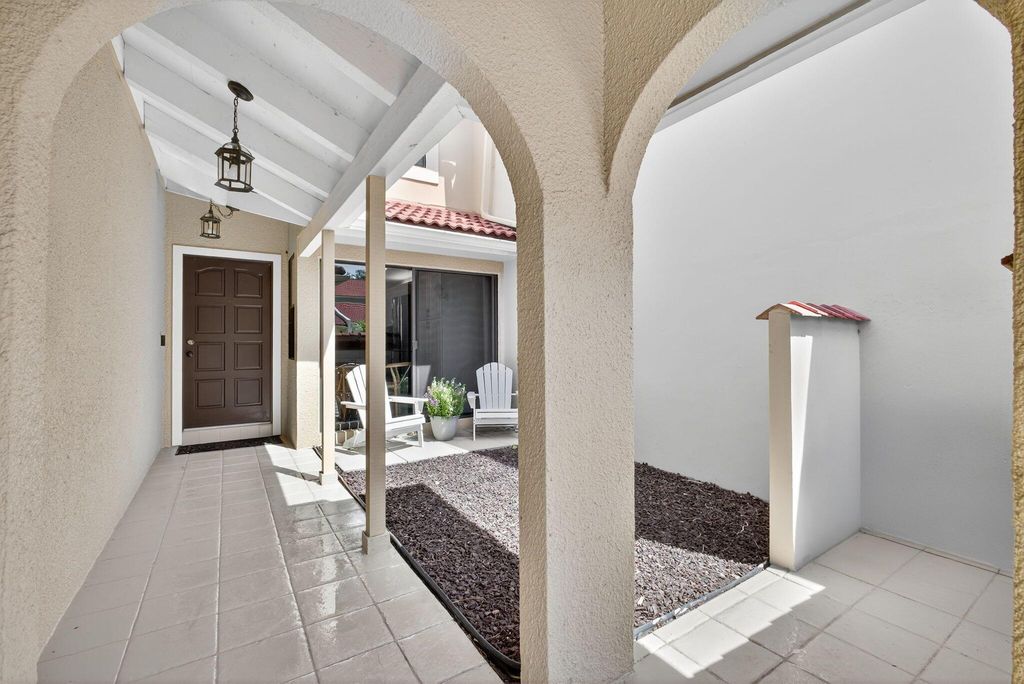 Photo of 816 Windermere Way, Palm Beach Gardens, FL 33418 (MLS # R11106020)