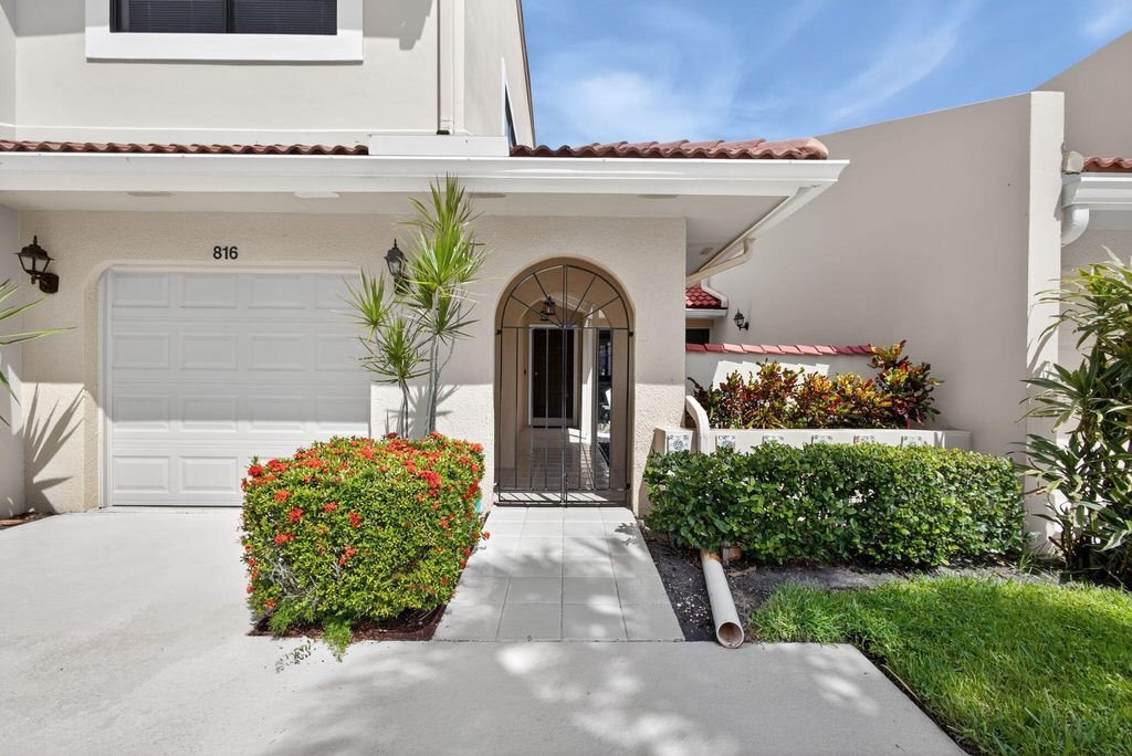 Photo of 816 Windermere Way, Palm Beach Gardens, FL 33418 (MLS # R11106020)