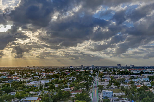 SLADE CONDO - Residential