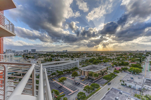 SLADE CONDO - Residential